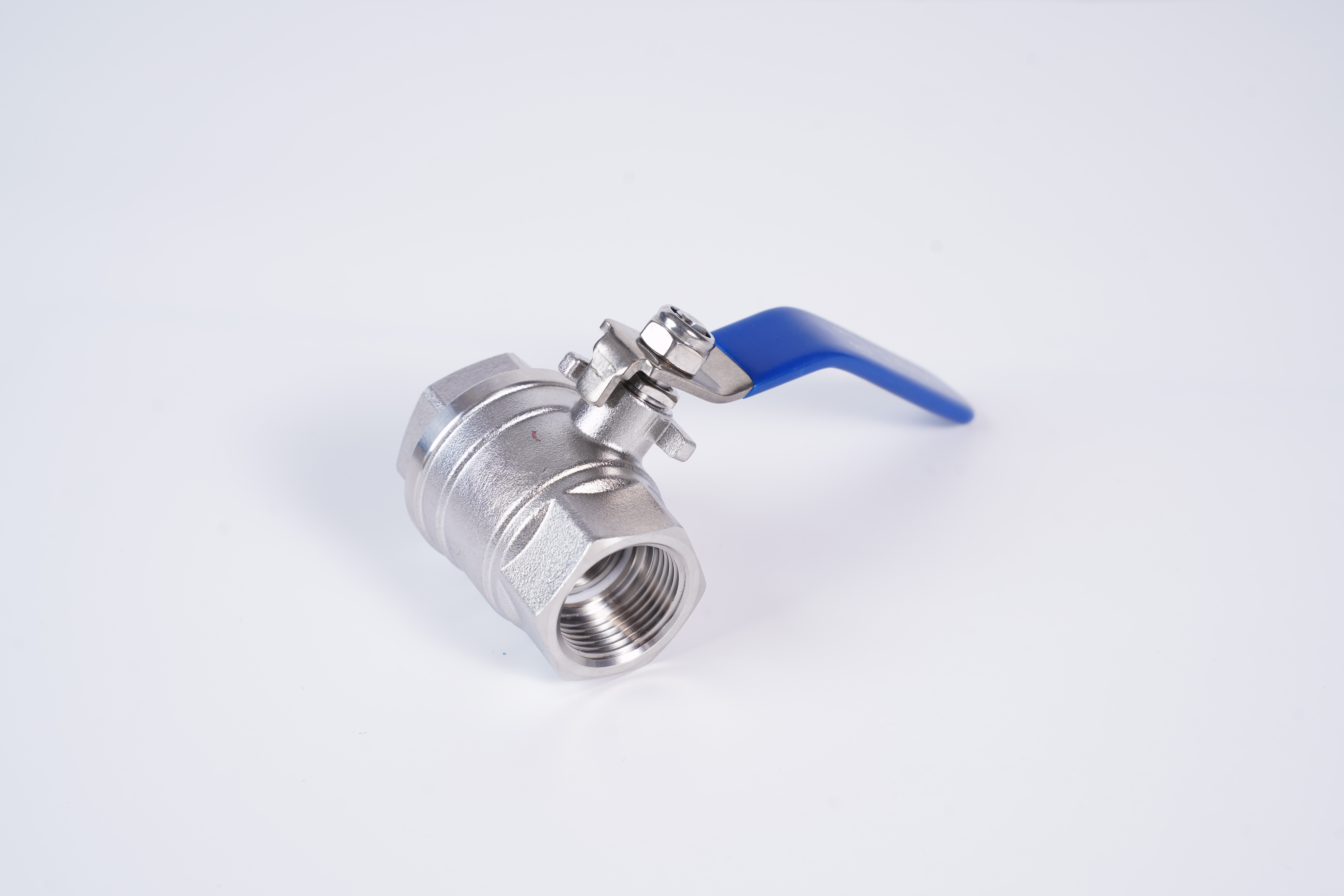 Manual Hydraulic BSP Threaded Stainless Steel Ball Valve 304/316 for Water Application 2pcs Internal Thread OEM Customizable manufacture